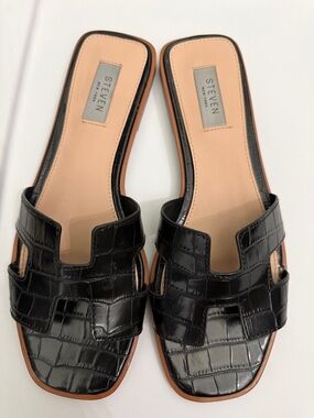 SZ 8-Steven by Steve Madden Black Croc-Embossed Slide Mules